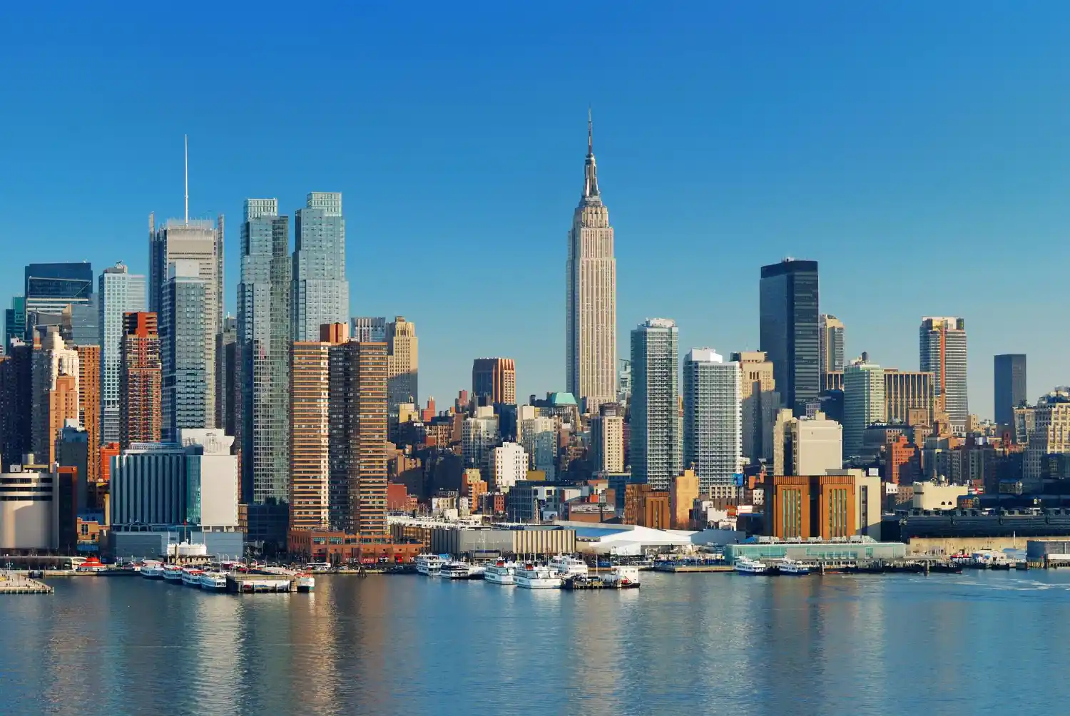 Skyline of Manhattan neighborhoods, showcasing prime locations for living in New York City.