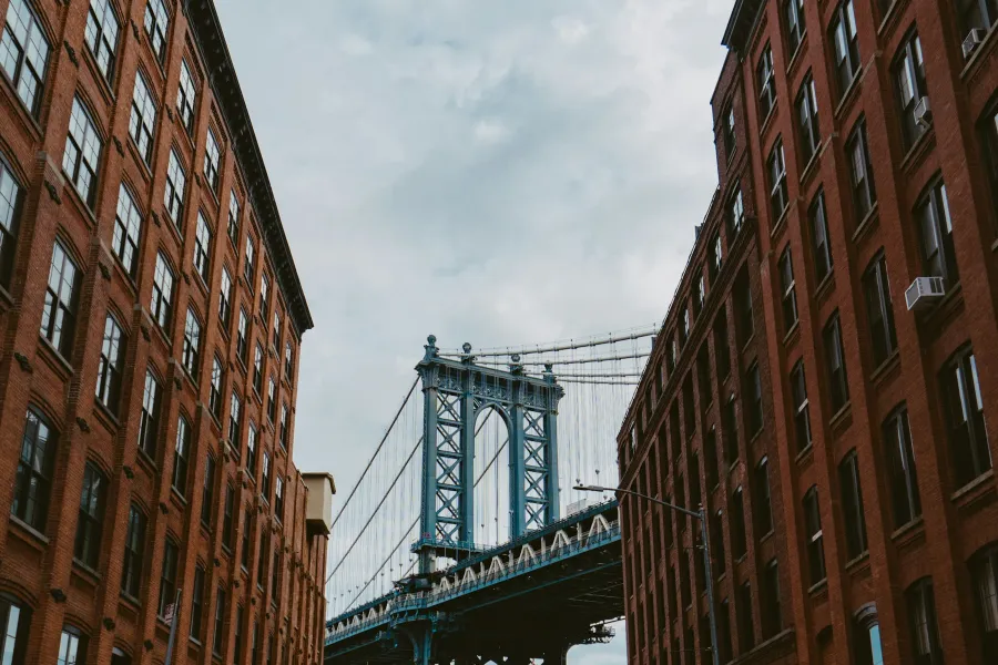 What Red Flags Should Manhattan Buyers Watch For During a Showing? A Clear, Friendly Guide So You Don’t Miss Anything Important